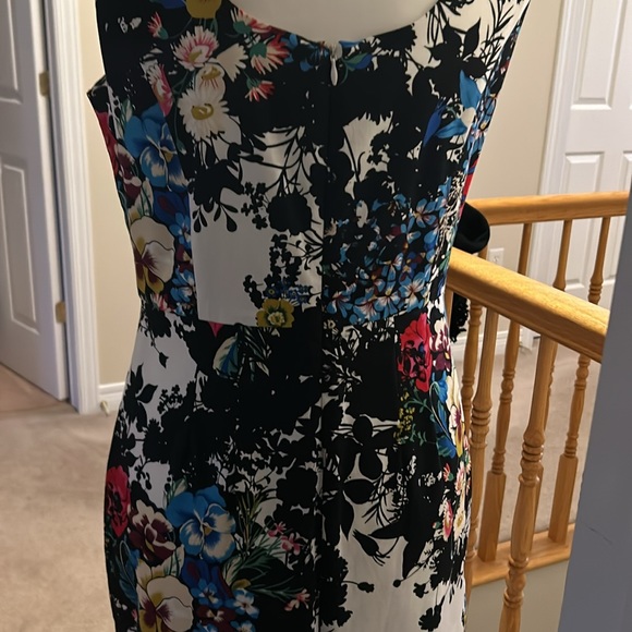 Floral Dress🌷 - Picture 2 of 3